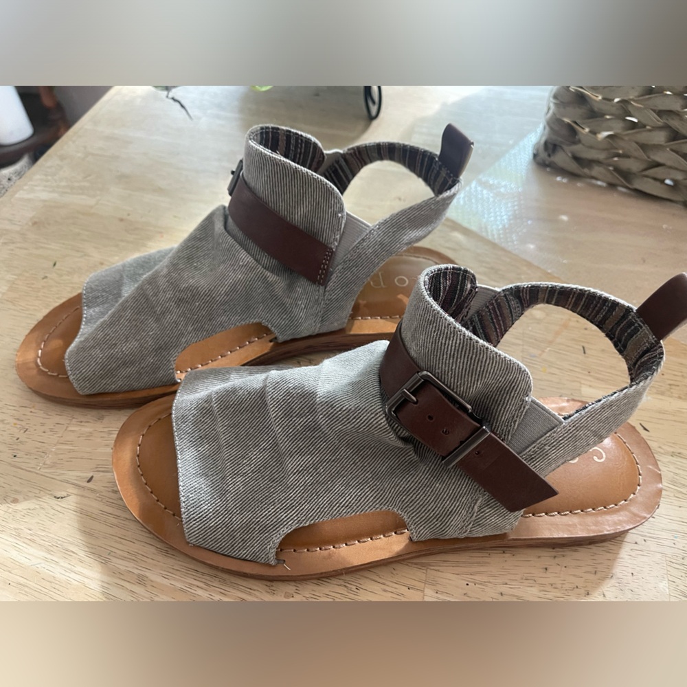 Copper Key Sandals- size 9